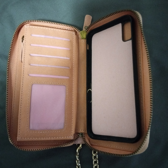 Phone cases - Picture 6 of 6